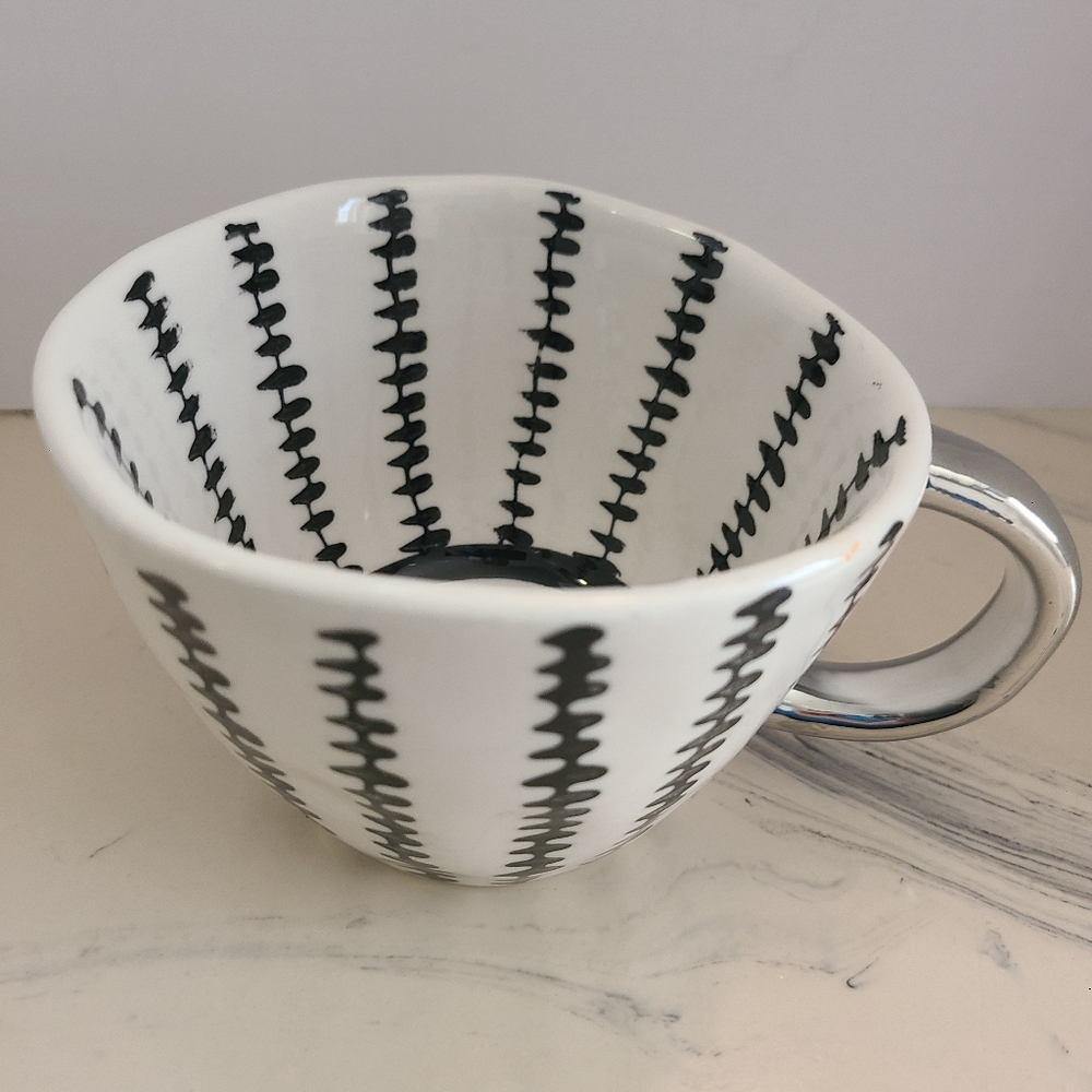 World Market Stylish Design White Black and Gold Coffee or Tea Ceramic Mug 12 oz